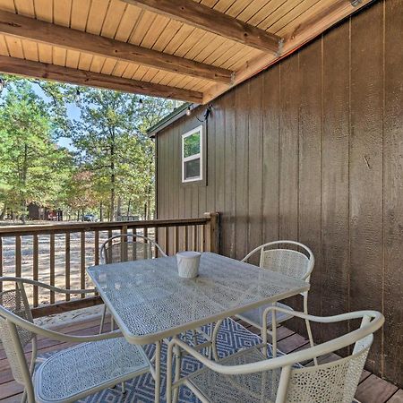 Stylish Cabin By Beavers Bend Hot Tub And Fire Pit Брокен-Боу Екстер'єр фото