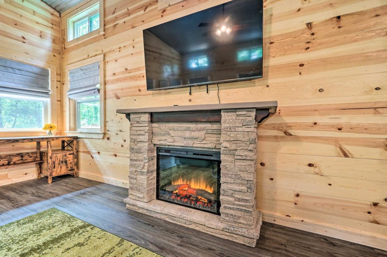 Stylish Cabin By Beavers Bend Hot Tub And Fire Pit Брокен-Боу Екстер'єр фото