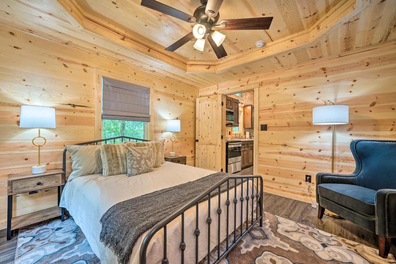 Stylish Cabin By Beavers Bend Hot Tub And Fire Pit Брокен-Боу Екстер'єр фото