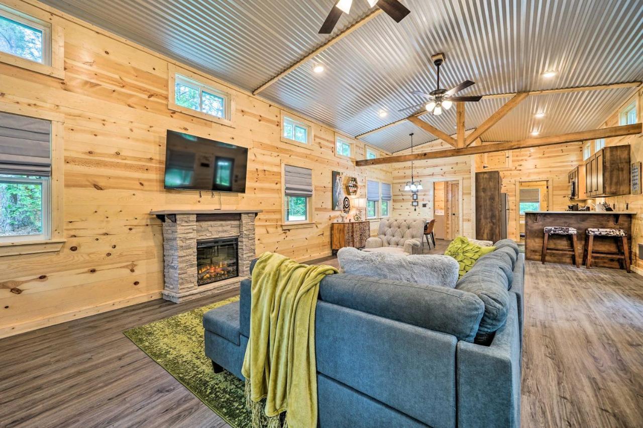 Stylish Cabin By Beavers Bend Hot Tub And Fire Pit Брокен-Боу Екстер'єр фото