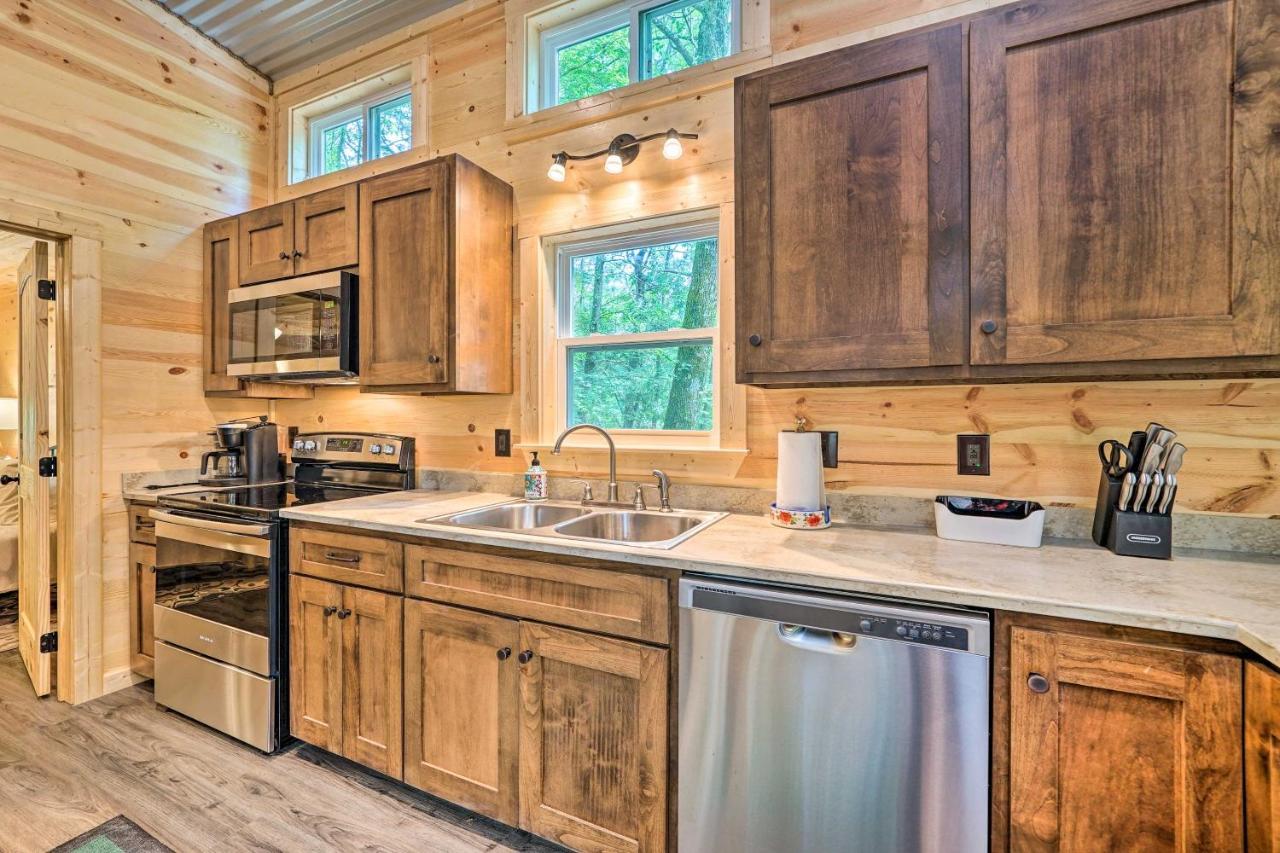 Stylish Cabin By Beavers Bend Hot Tub And Fire Pit Брокен-Боу Екстер'єр фото