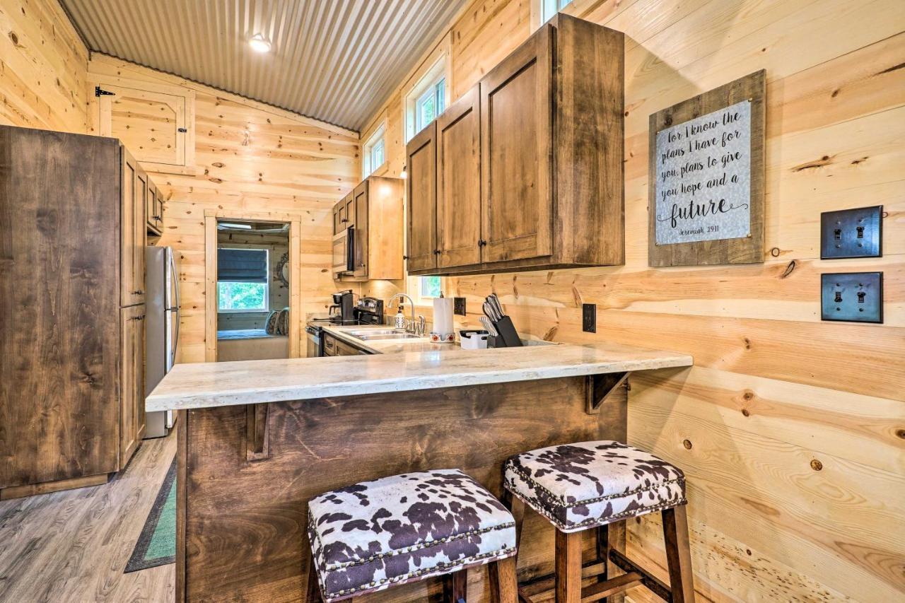 Stylish Cabin By Beavers Bend Hot Tub And Fire Pit Брокен-Боу Екстер'єр фото