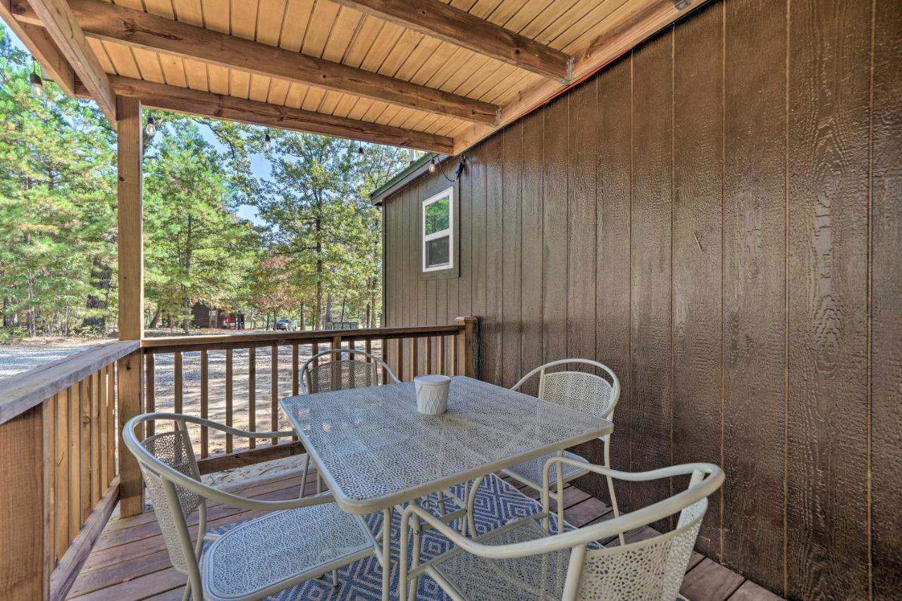 Stylish Cabin By Beavers Bend Hot Tub And Fire Pit Брокен-Боу Екстер'єр фото