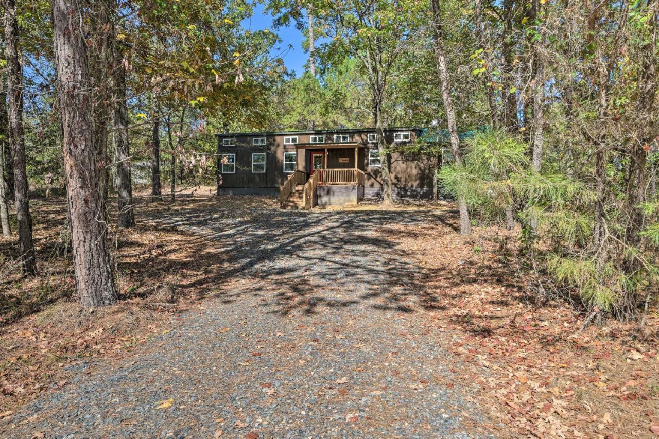 Stylish Cabin By Beavers Bend Hot Tub And Fire Pit Брокен-Боу Екстер'єр фото